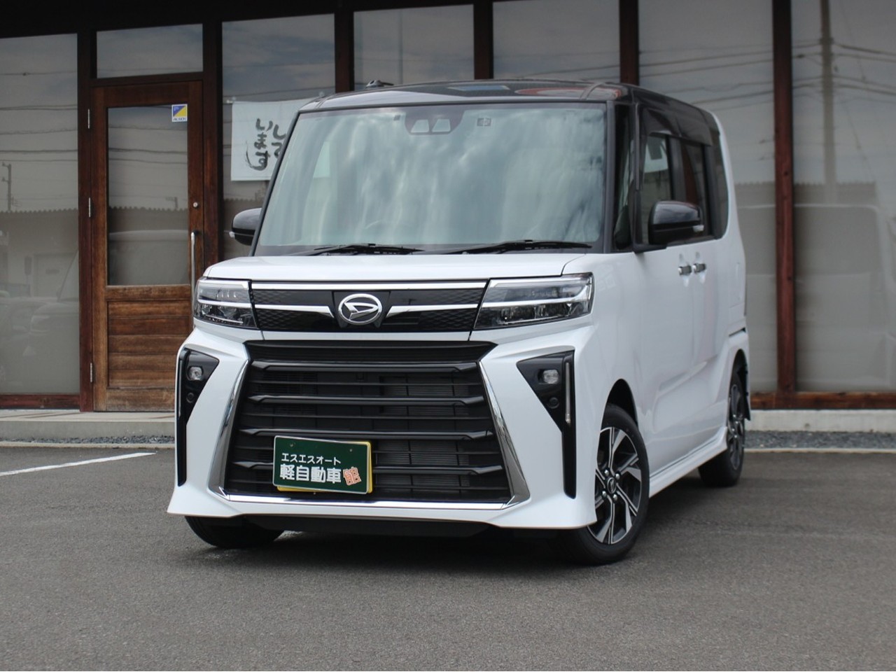 ダイハツ タントカスタム9枚目