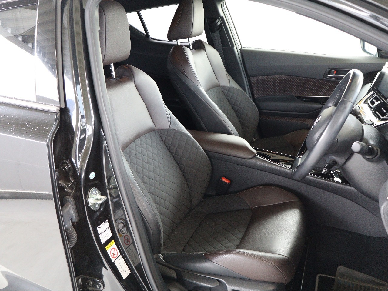 トヨタ C-HR6枚目