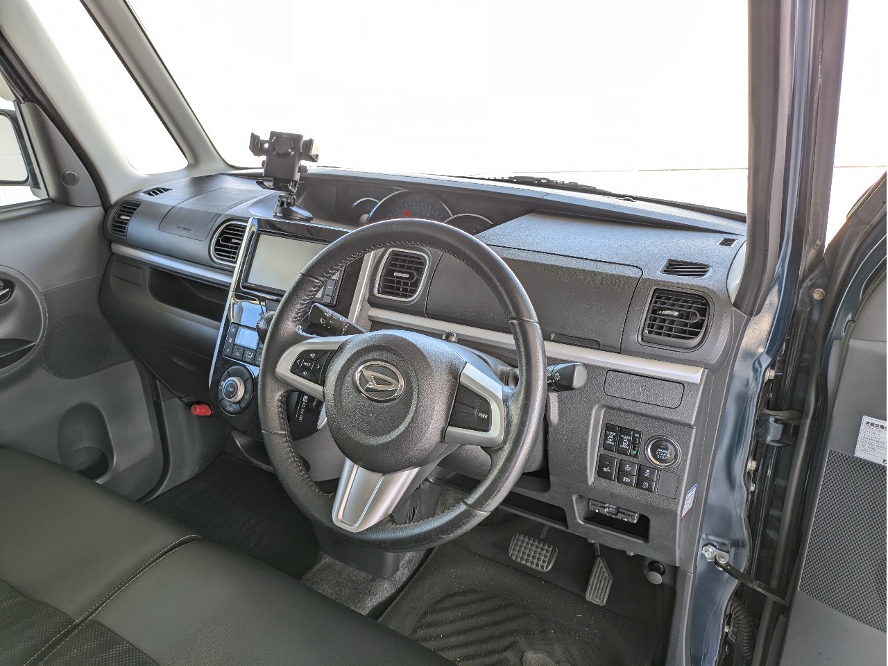 ダイハツ タントカスタム3枚目