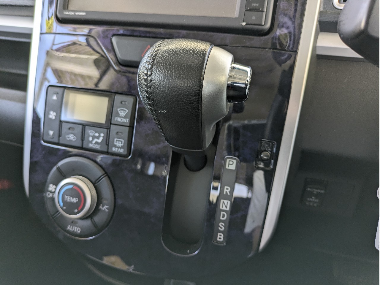 ダイハツ タントカスタム16枚目