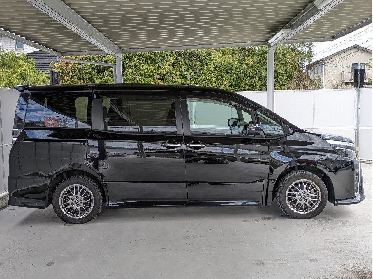 トヨタ ヴォクシー4枚目