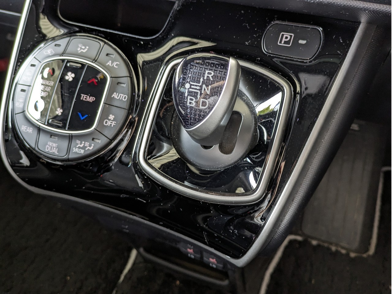 トヨタ ヴォクシー16枚目