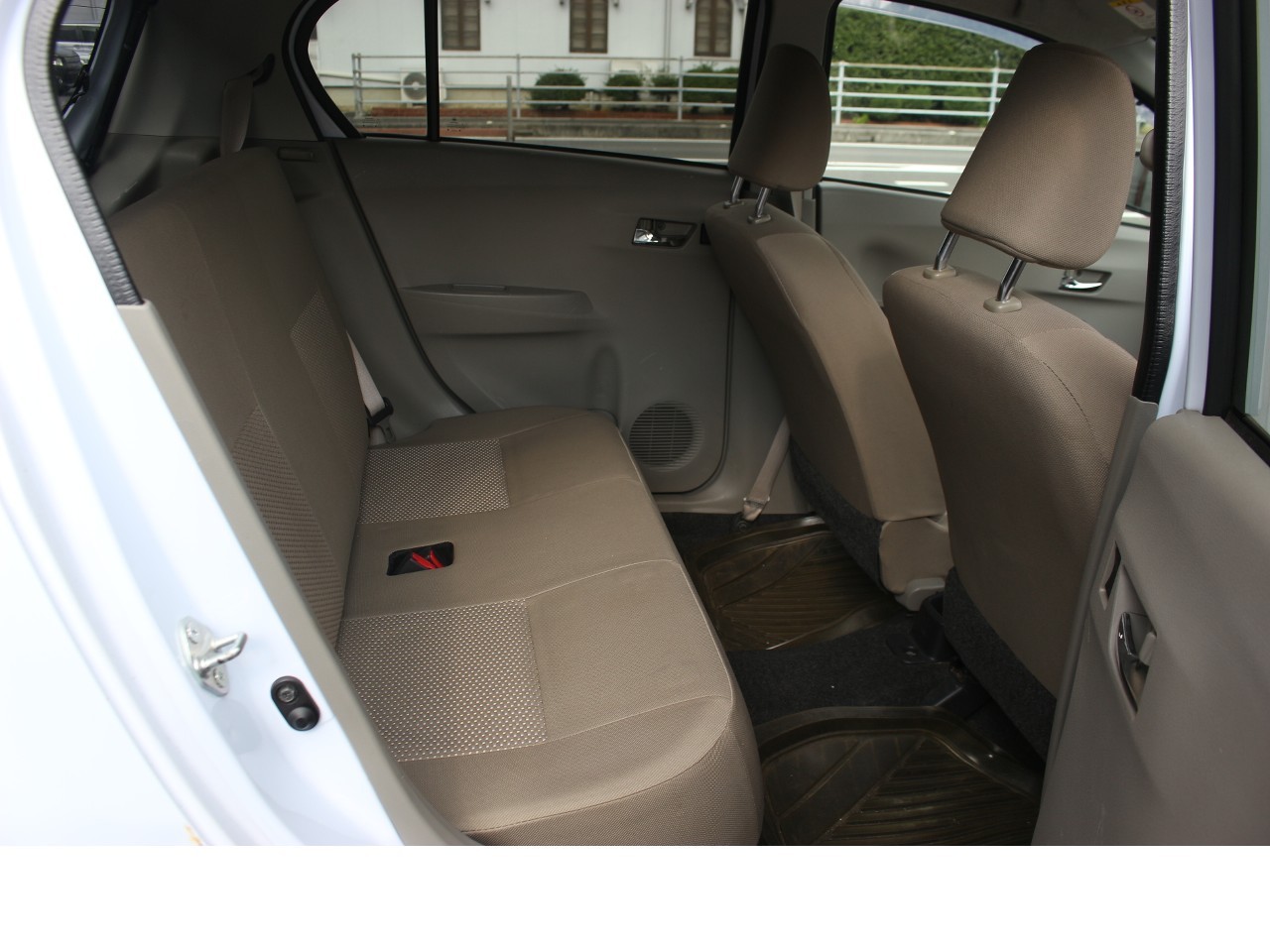 ダイハツ ミライース18枚目