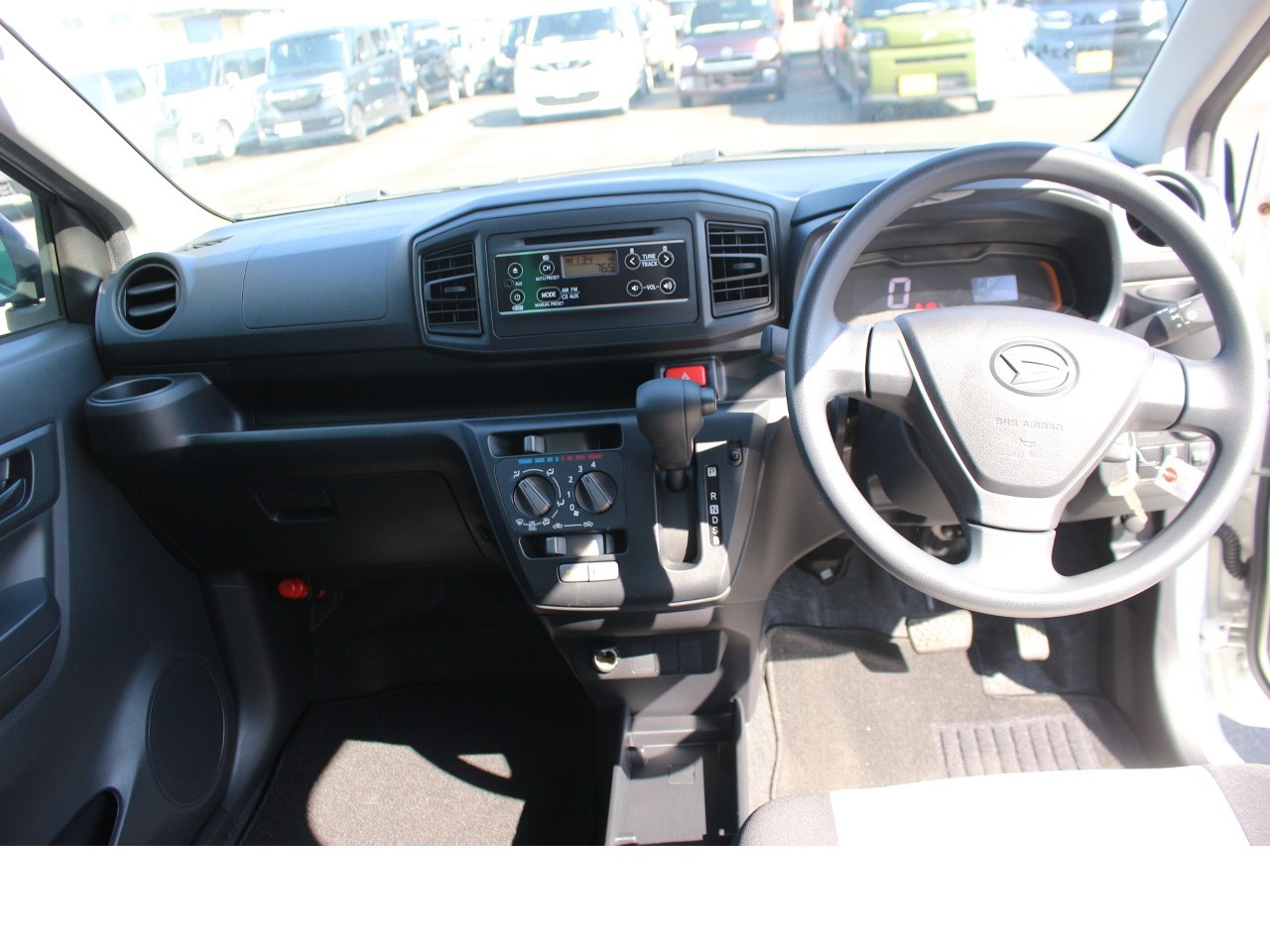 ダイハツ ミライース13枚目