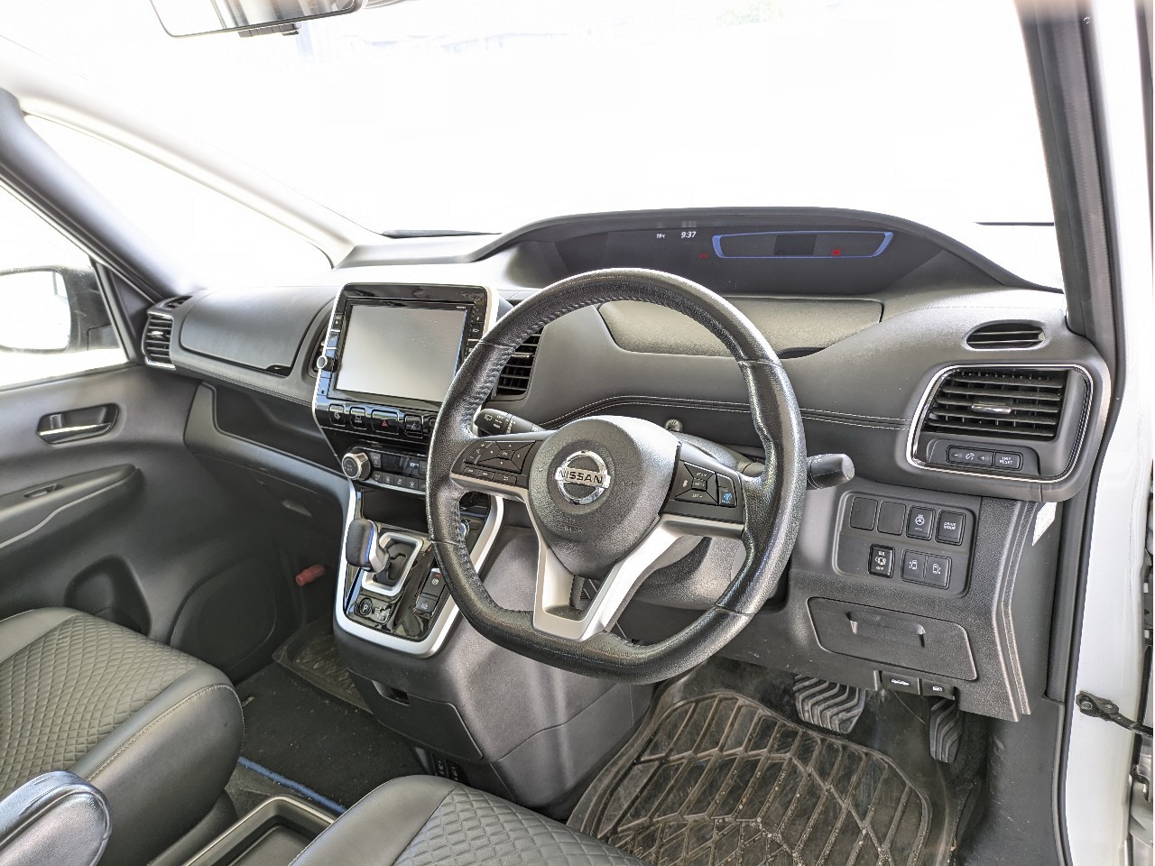 ニッサン セレナ3枚目