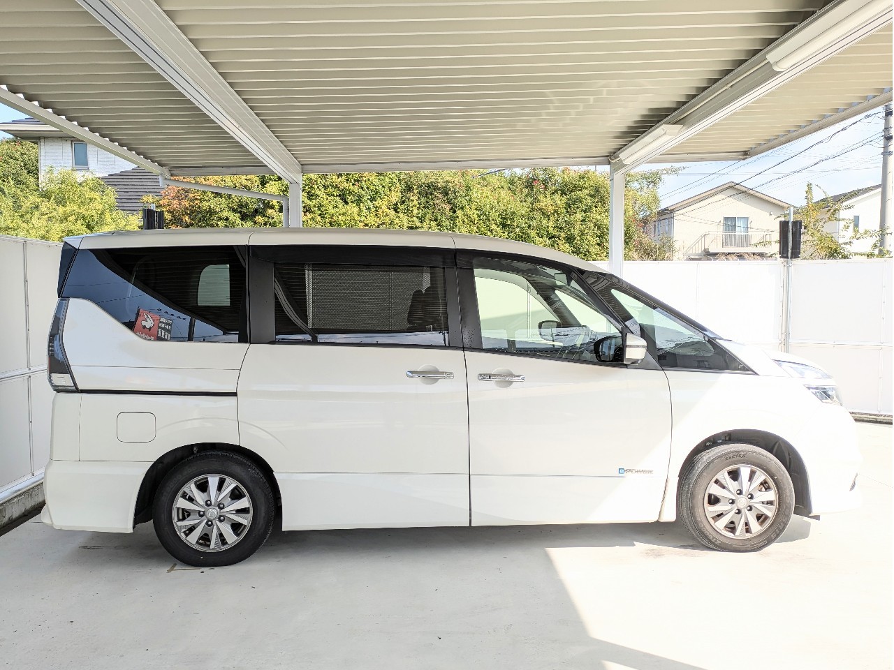 ニッサン セレナ4枚目