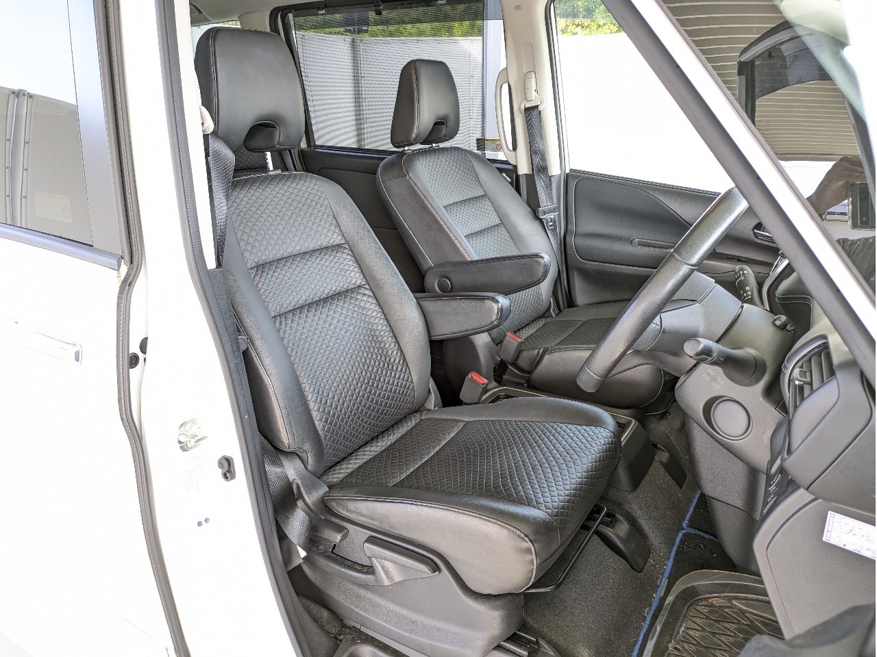 ニッサン セレナ6枚目