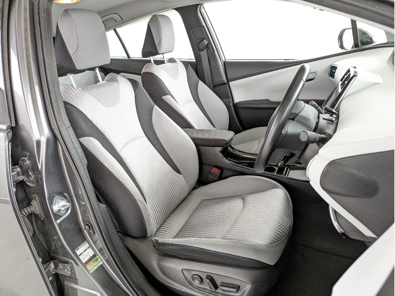 トヨタ プリウス6枚目