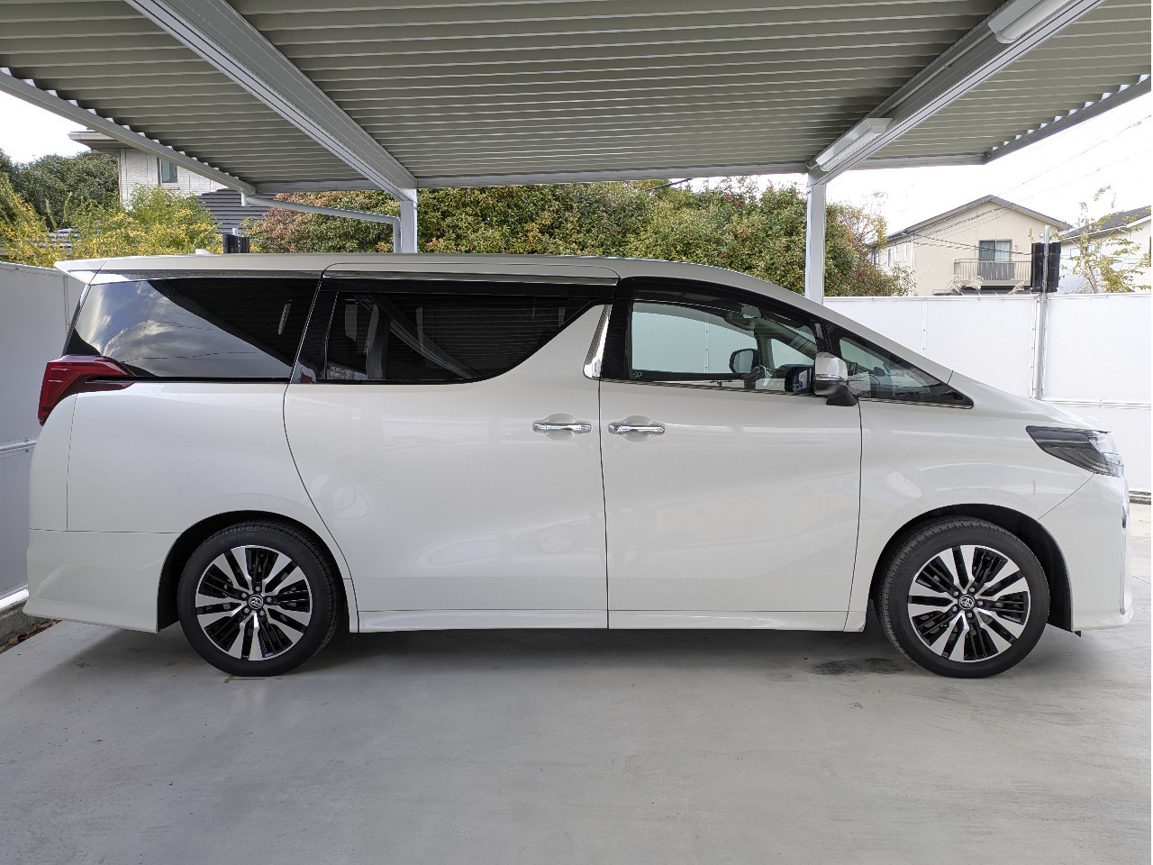 トヨタ アルファード4枚目