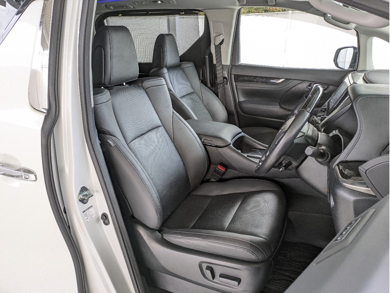 トヨタ アルファード6枚目