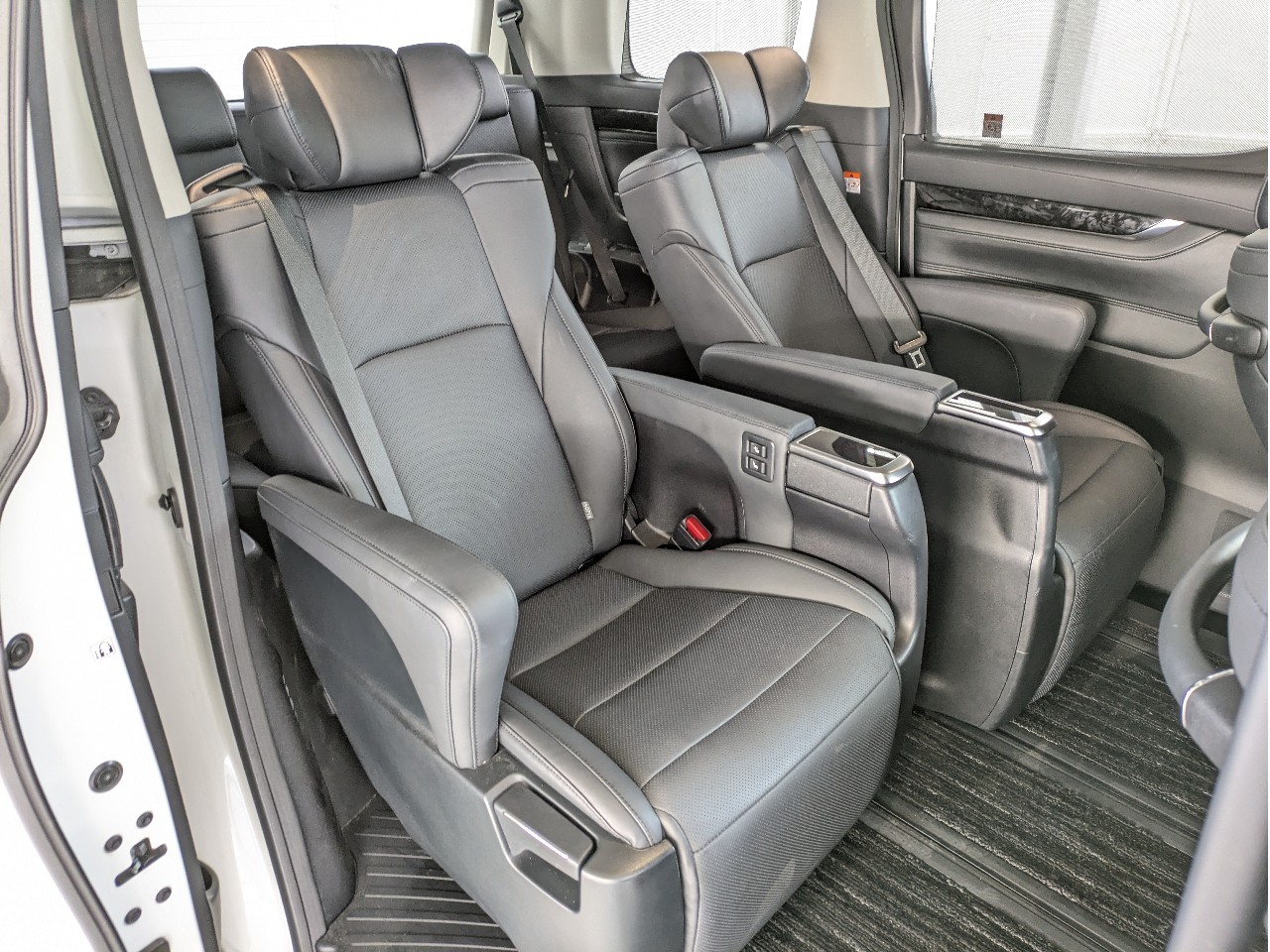 トヨタ アルファード7枚目