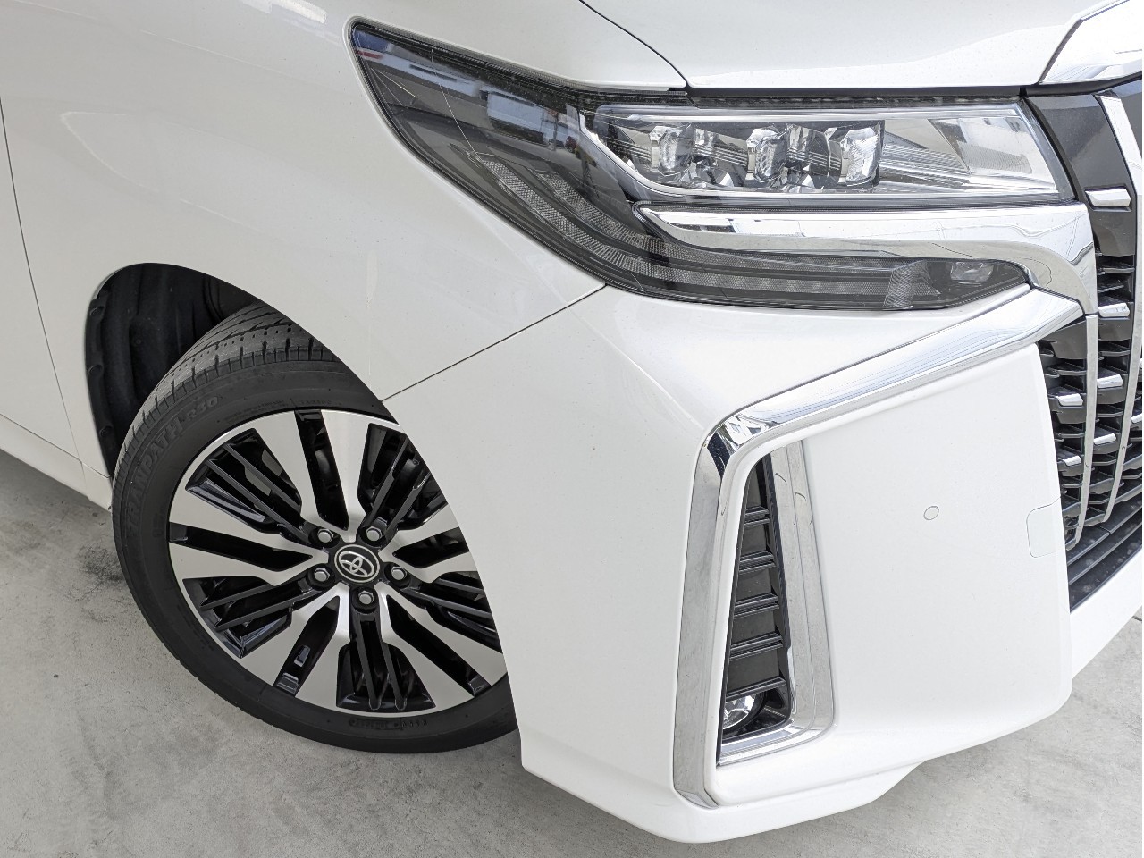 トヨタ アルファード9枚目