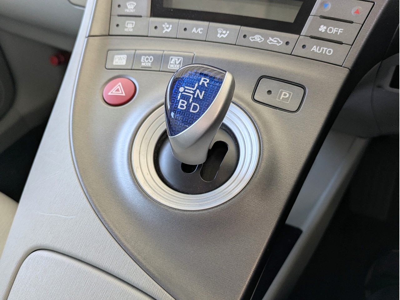 トヨタ プリウス16枚目