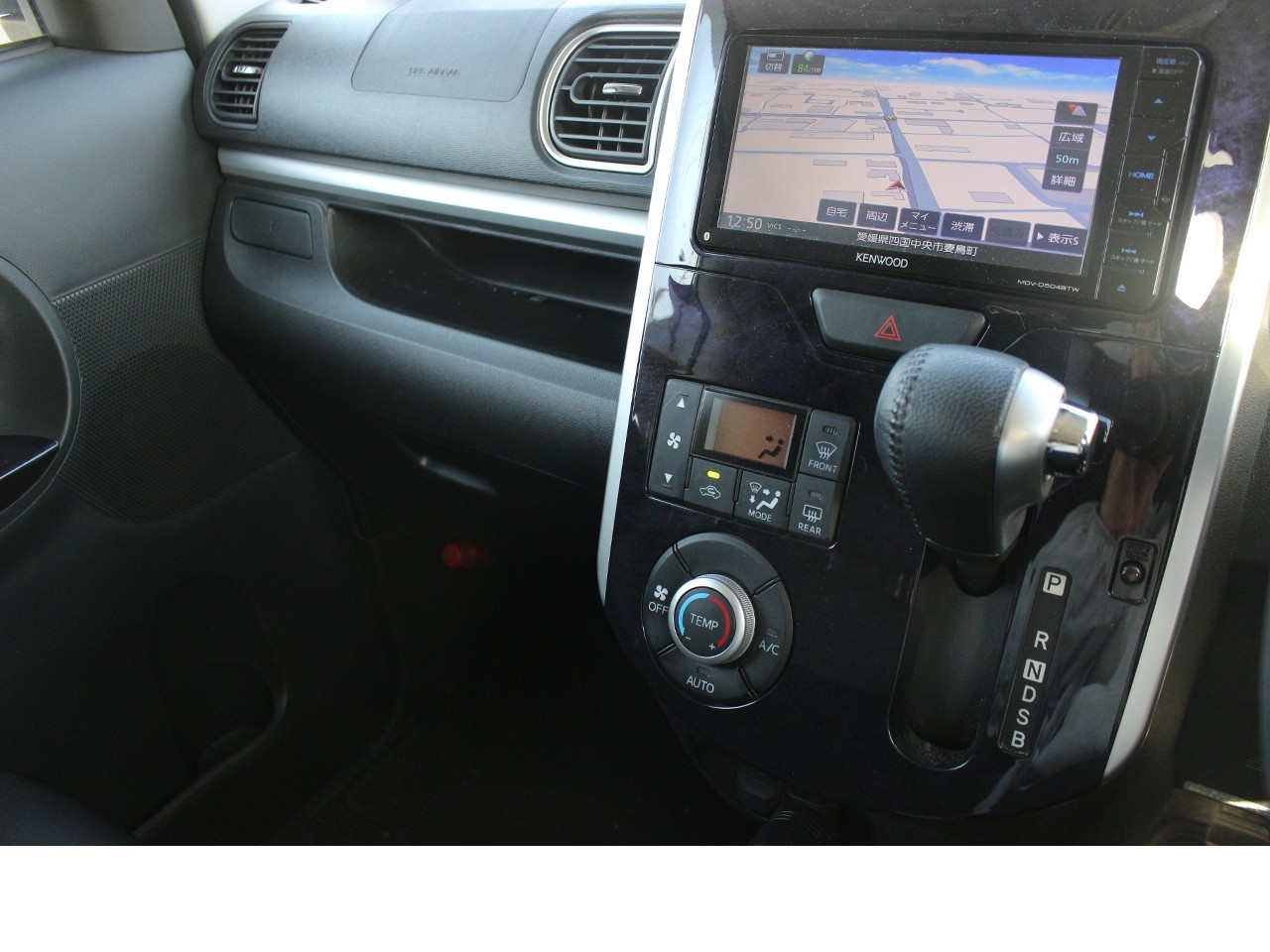 ダイハツ タントカスタム16枚目