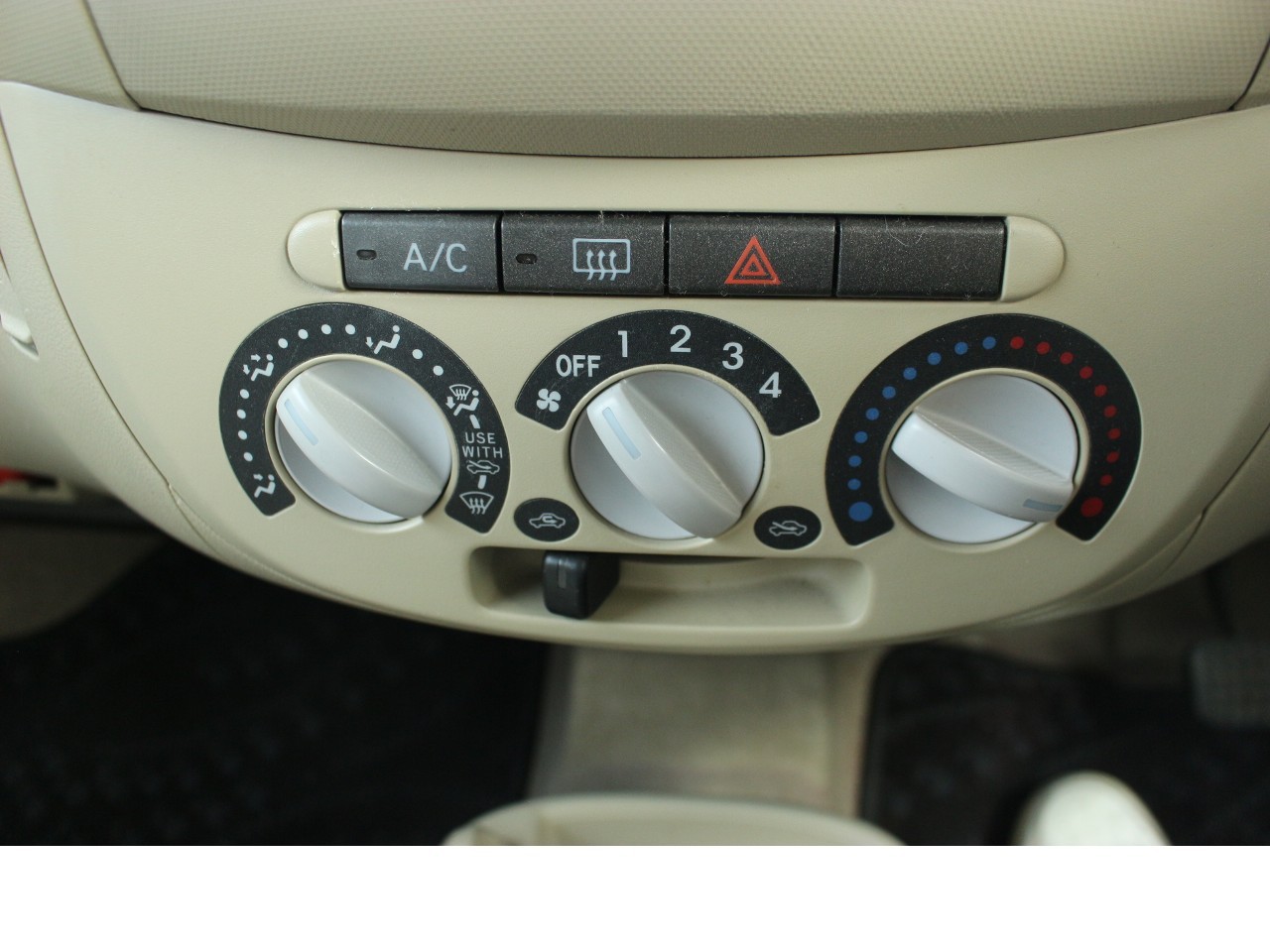 ダイハツ エッセ18枚目