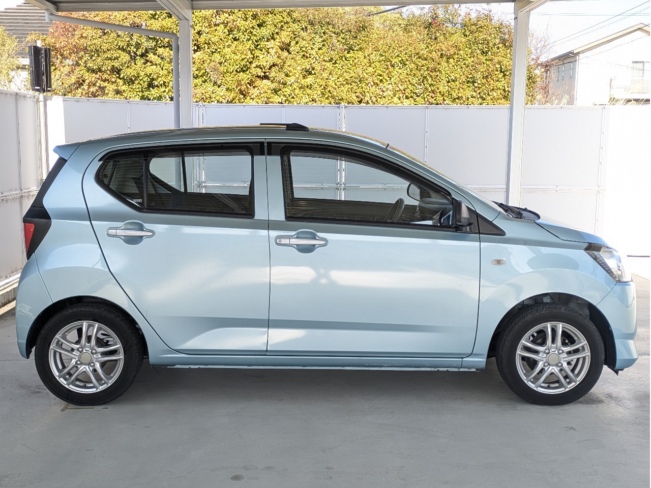 ダイハツ ミライース4枚目