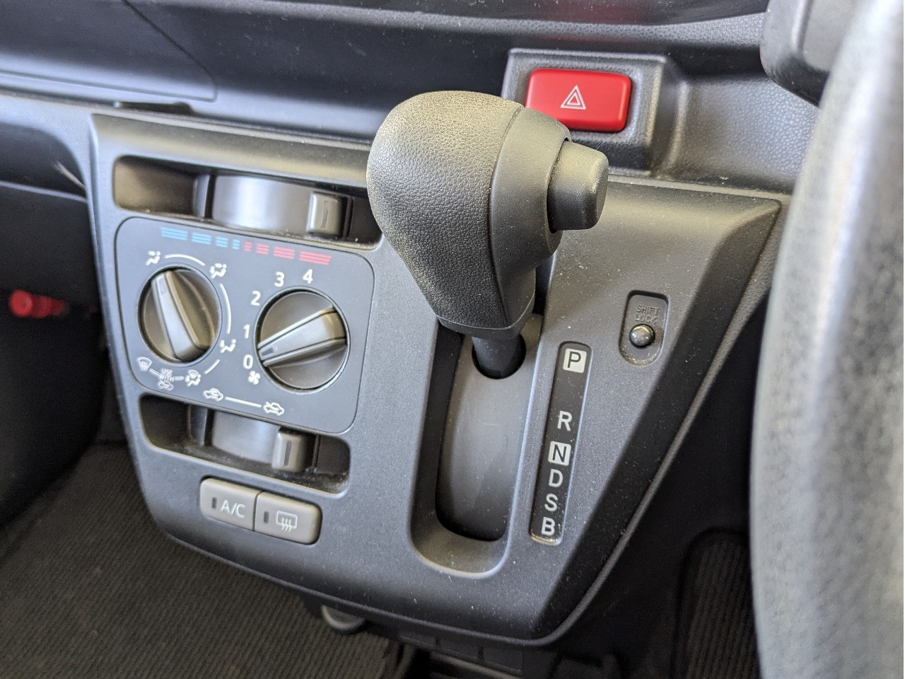 ダイハツ ミライース16枚目