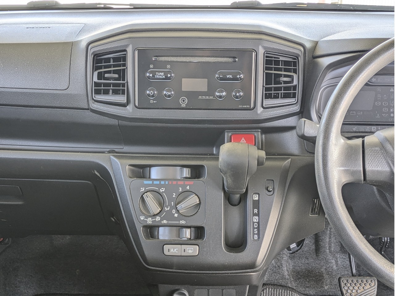 ダイハツ ミライース18枚目