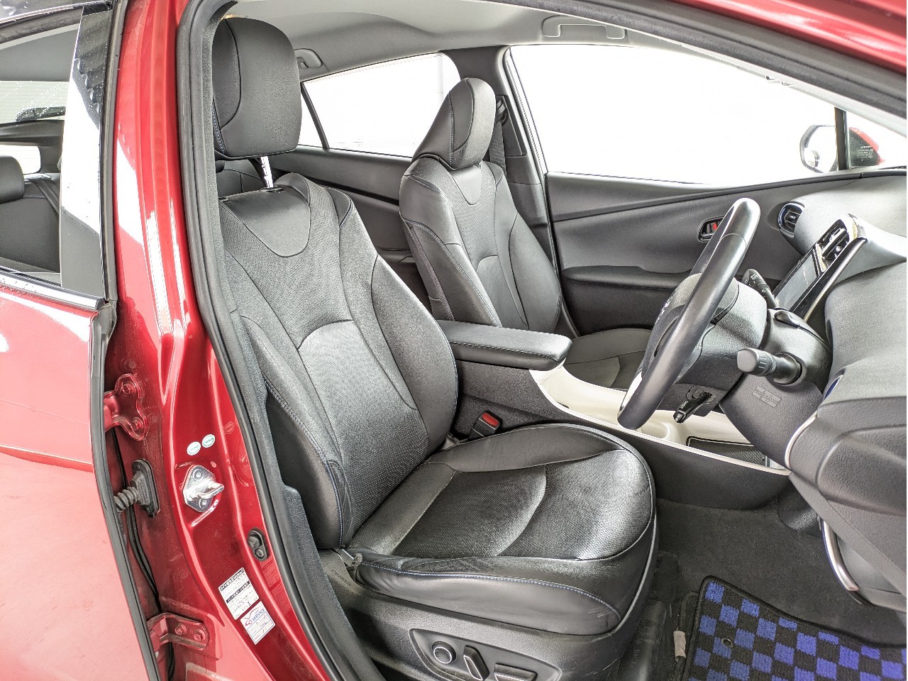 トヨタ プリウス6枚目