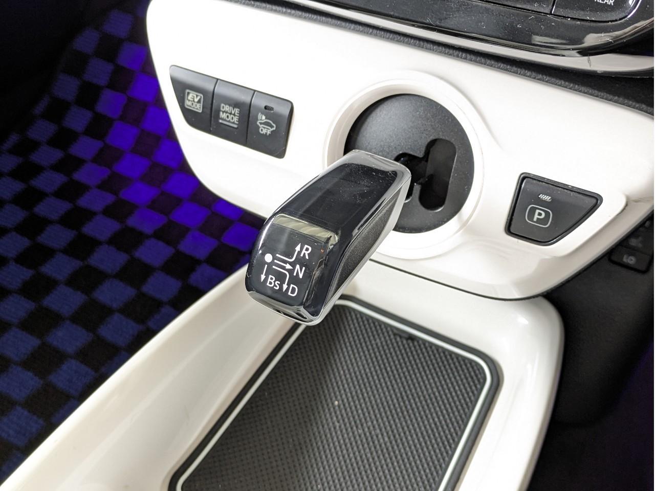 トヨタ プリウス16枚目