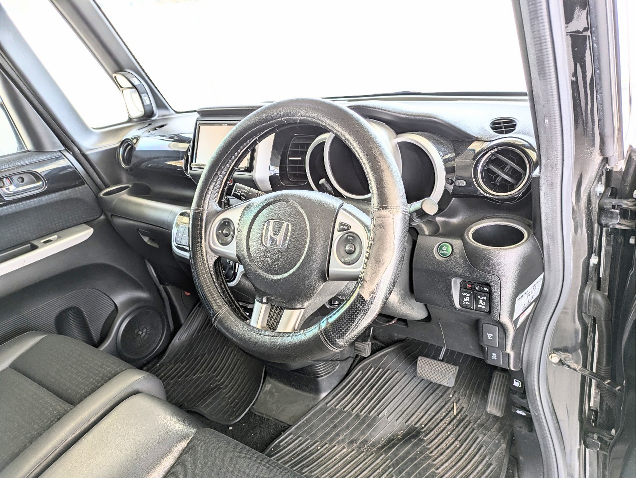 ホンダ N-BOX3枚目