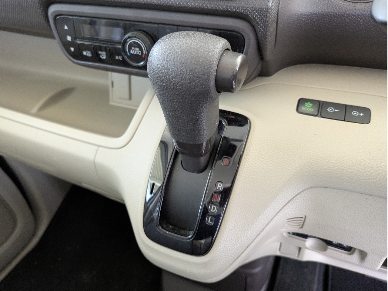 ホンダ N-BOX16枚目