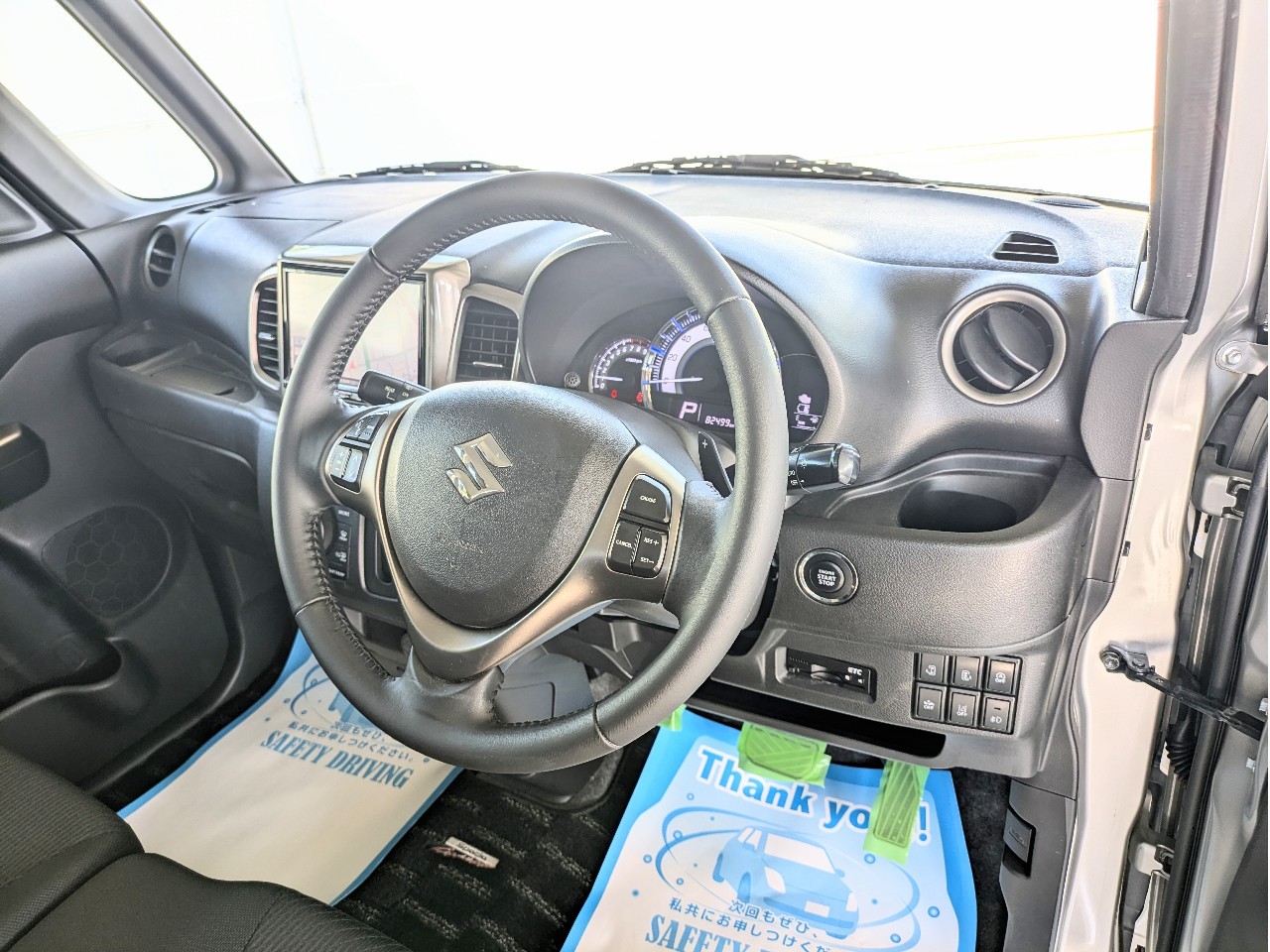 スズキ スペーシアカスタムZ3枚目