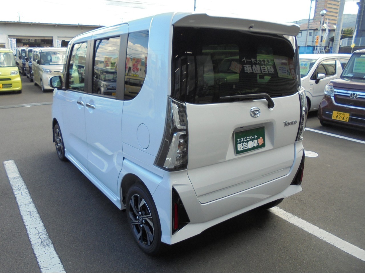 ダイハツ タントカスタム9枚目